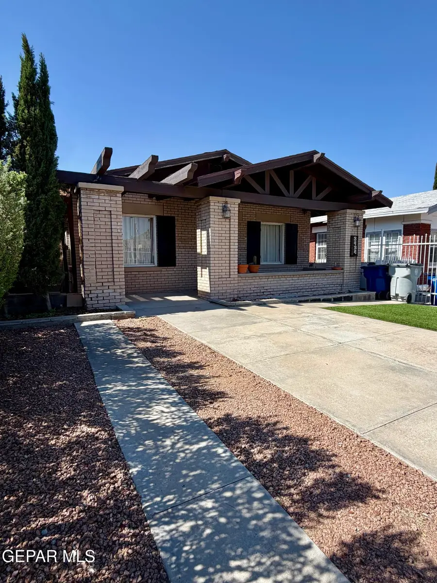 3424 La Luz Avenue, El Paso, TX 79903 - #2
