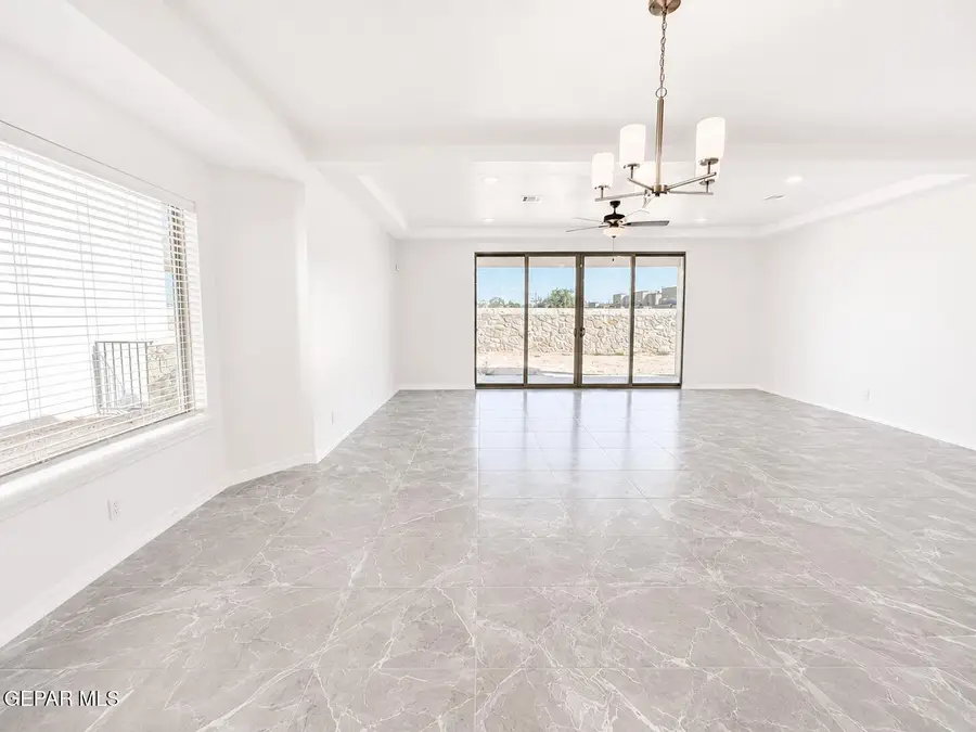902 Andrew Arroyos, Socorro, TX 79927 - #2