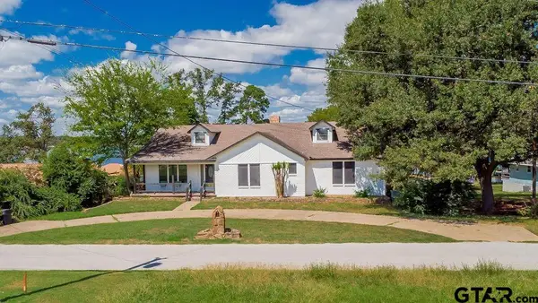 21997 Blue Water Rd, Chandler, TX 75758