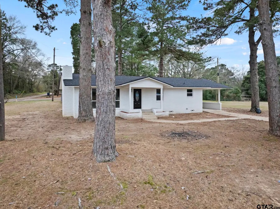303 Campbell St, Daingerfield, TX 75638 - Image #2