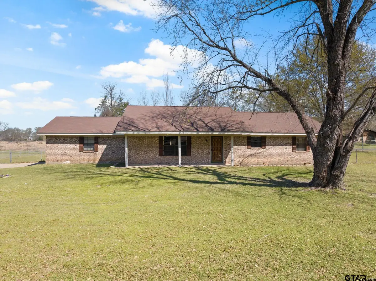 711 Walnut St, Omaha, TX 75571 - Image #1