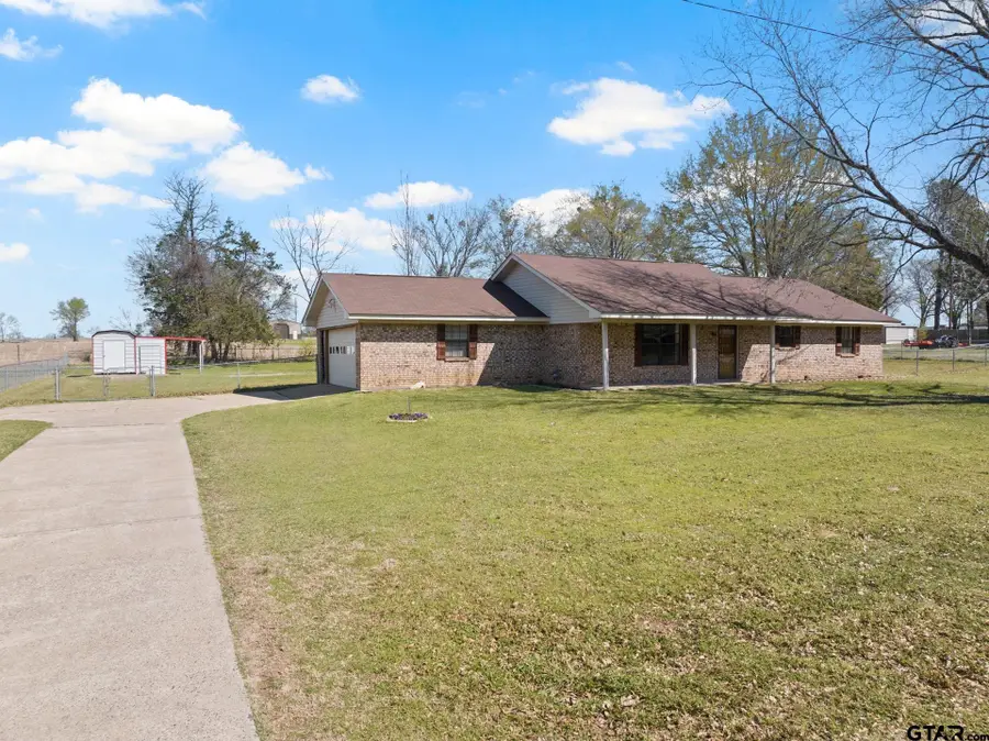 711 Walnut St, Omaha, TX 75571 - Image #2