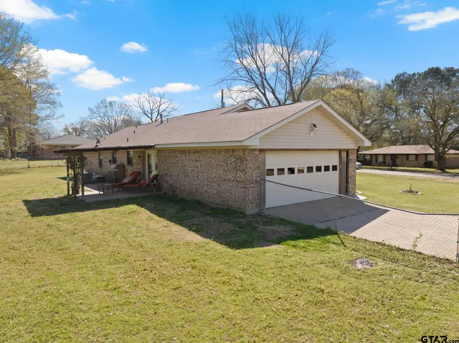 711 Walnut St, Omaha, TX 75571 - Image #3