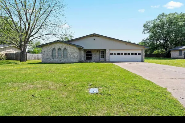 207 Robin Way St., Mt Vernon, TX 75457