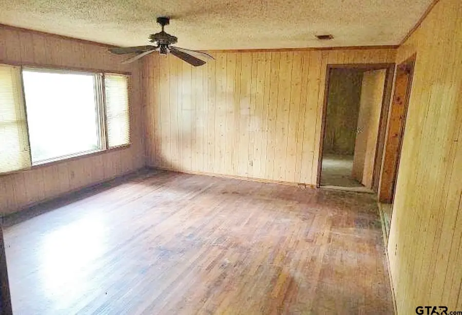 219 S Centre Street, De Kalb, TX 75559 - Image #3