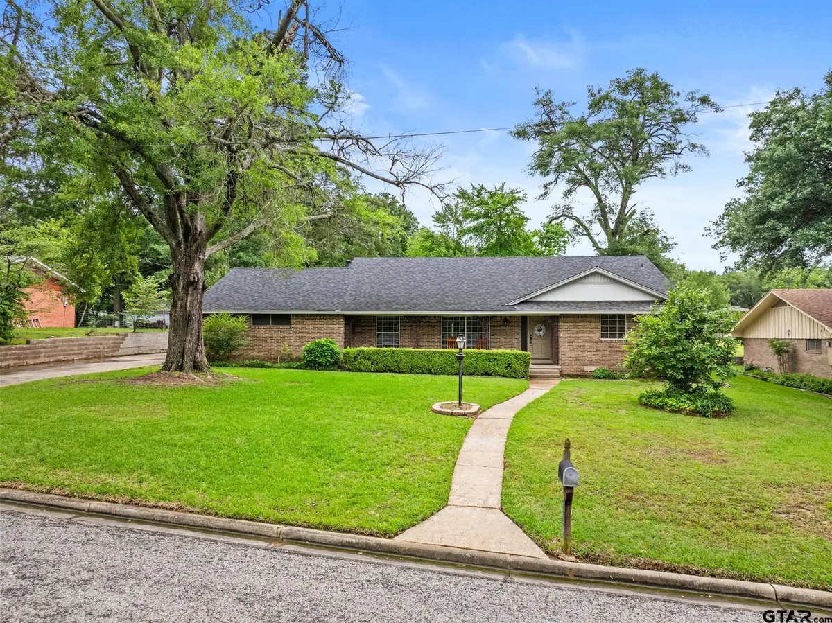 306 Dellwood Drive, Mount Pleasant, TX 75455 - Image #1