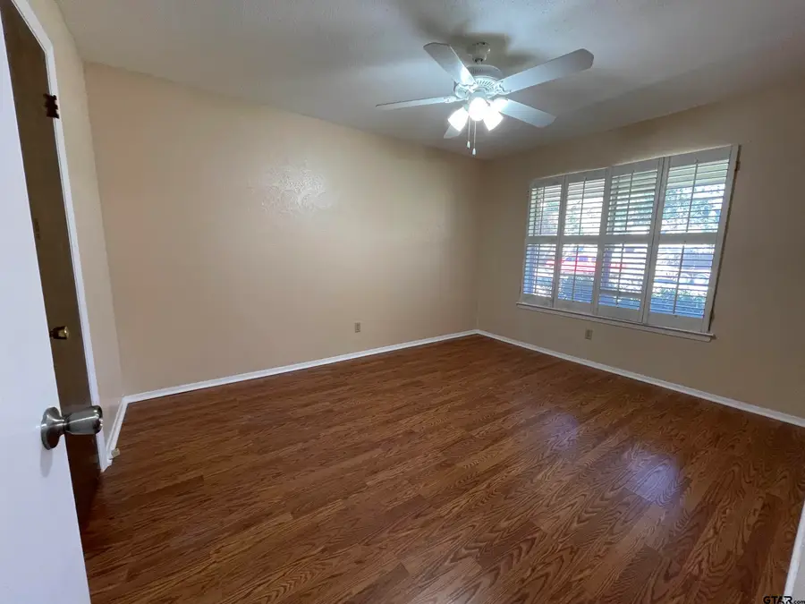 158 Poinsettia Circle, Terrell, TX 75160 - #3