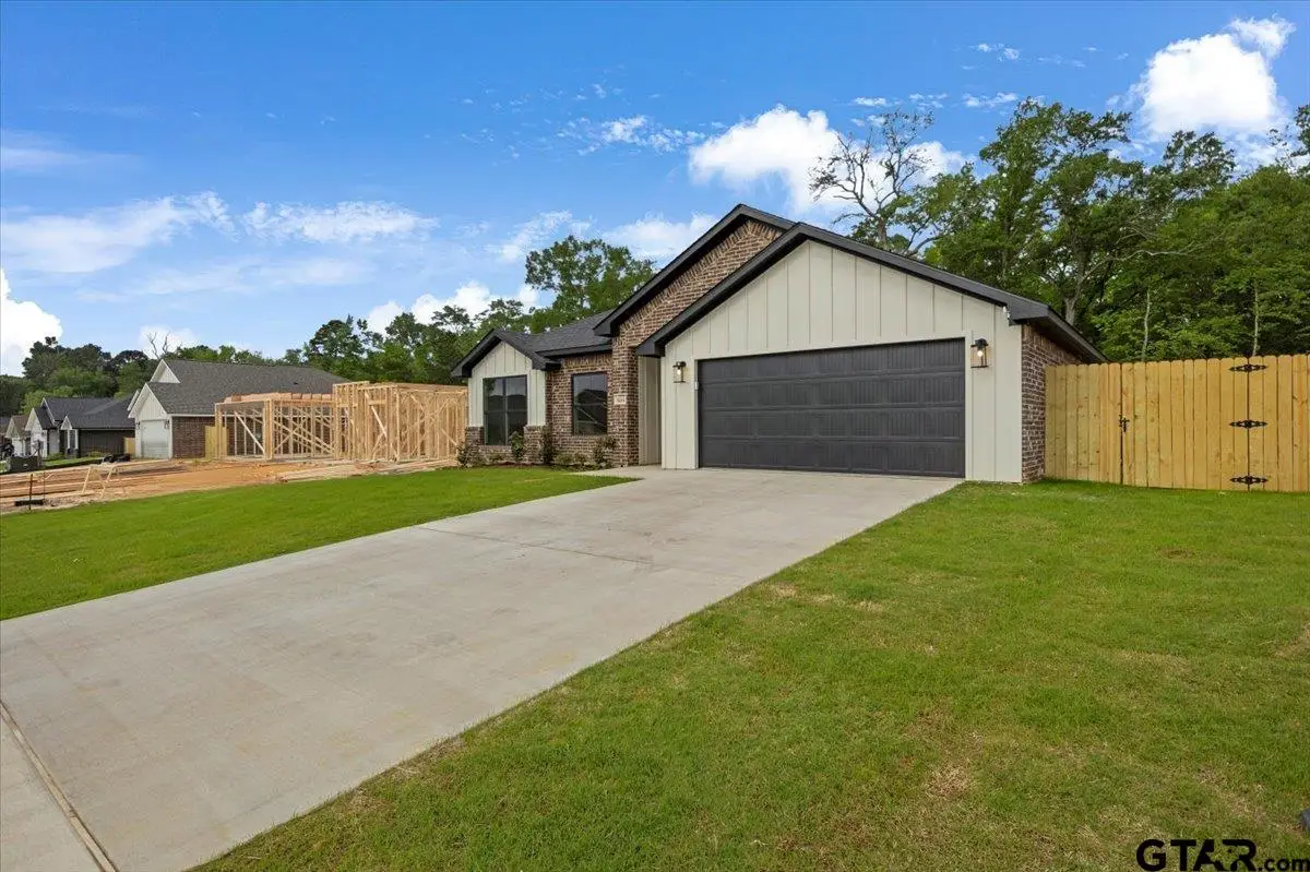 16226 Crossing Circle, Lindale, TX 75771 - Image #1
