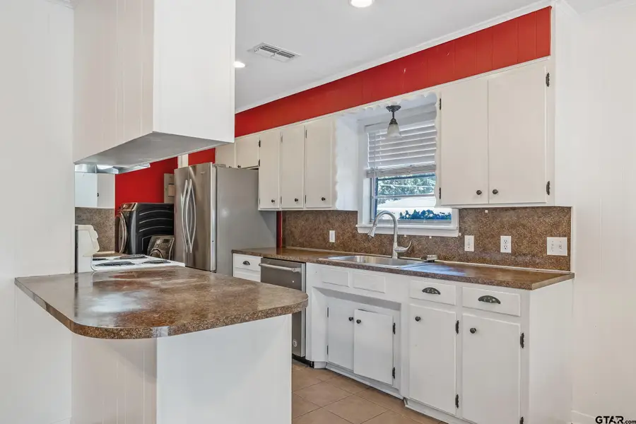 109 Teresa, Lindale, TX 75771 - Image #2