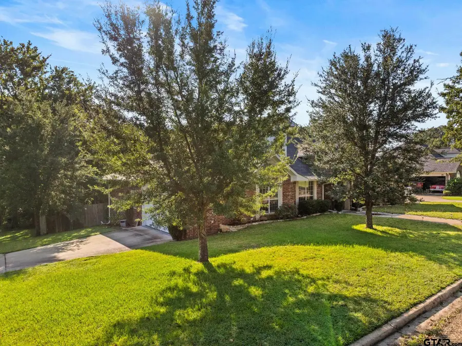 2301 S Williams Avenue, Mount Pleasant, TX 75455 - Image #2