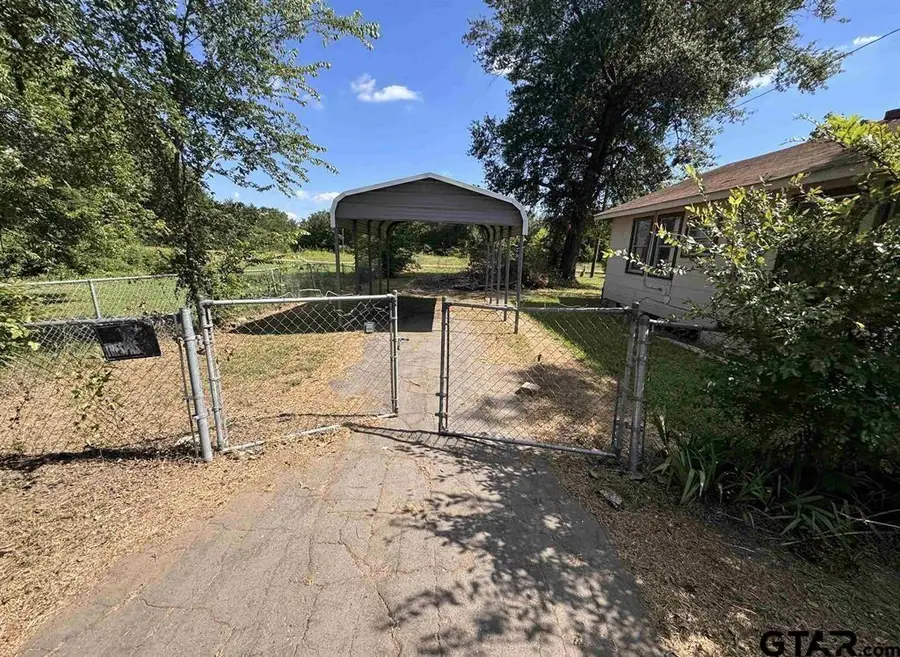 582 E Main St, Van, TX 75790 - Image #2