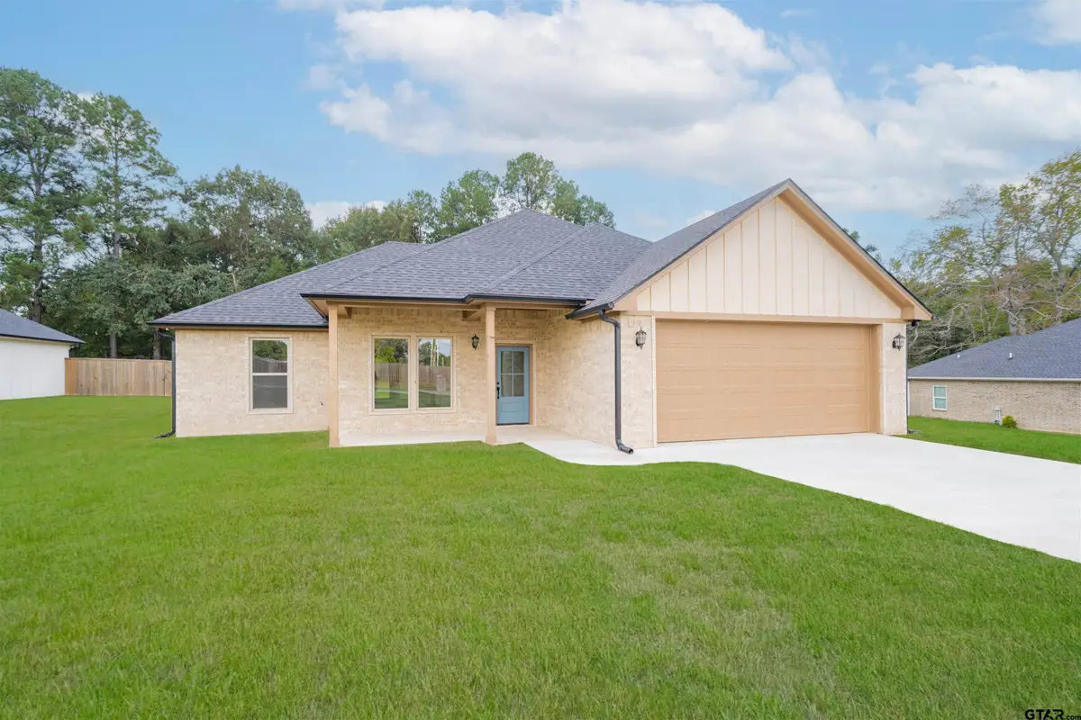 153 Heartland Crossing, Diana, TX 75640 - Image #1