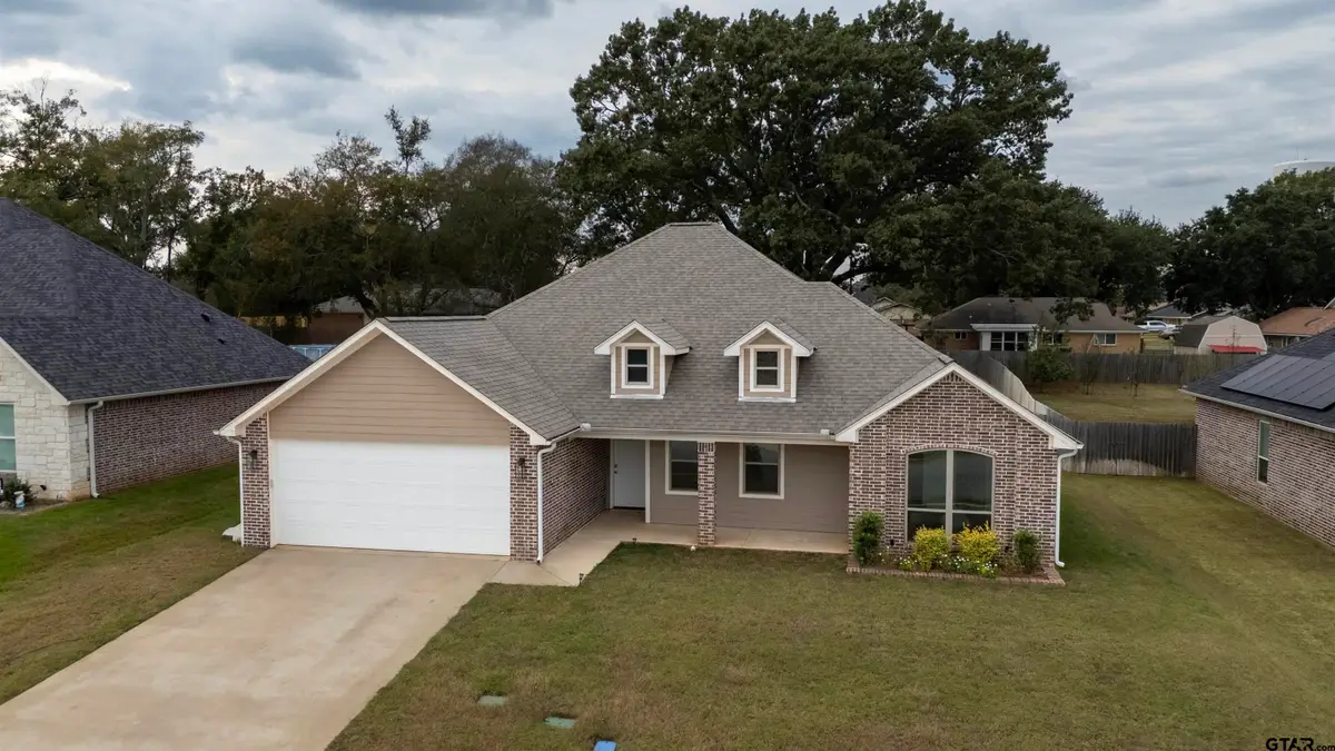808 Black Bird Way, Whitehouse, TX 75791 - Image #1