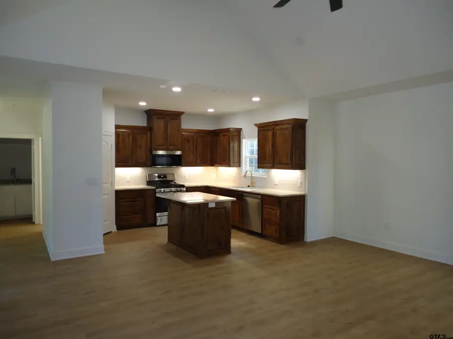 307 Windridge Dr, Whitehouse, TX 75791 - Image #2