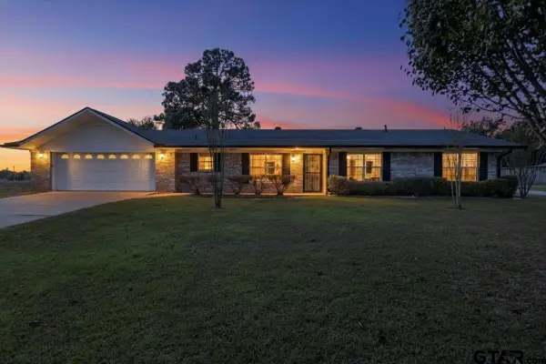 1308 S Evenside St, Henderson, TX 75654