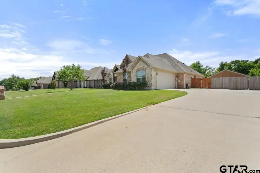 21384 Boone Dr, Bullard, TX 75757 - Image #2