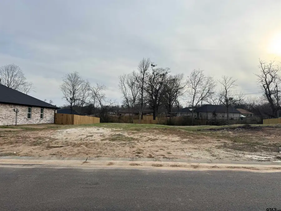 104 Arledge St, Mount Pleasant, TX 75455 - Image #2