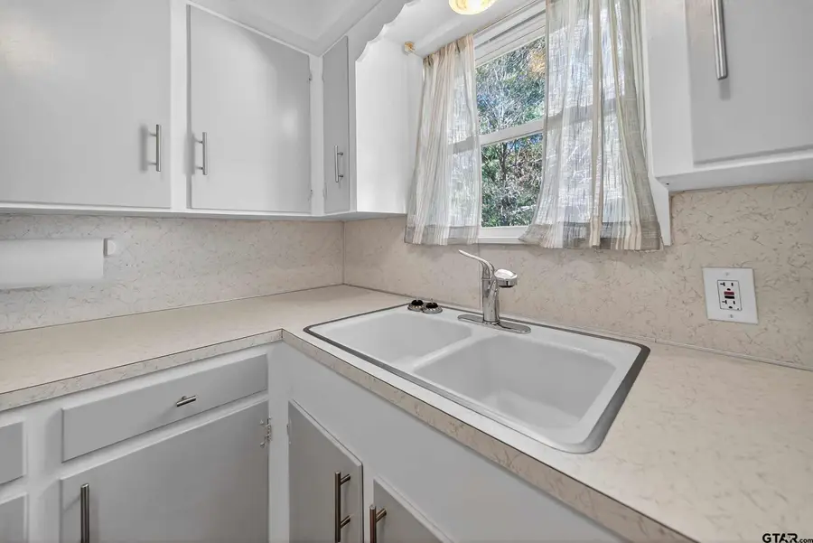 1317 Woodland Hills, Tyler, TX 75701 - Image #3