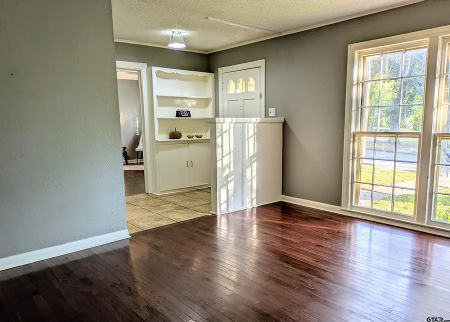 901 N Azaela, Tyler, TX 75701 - Image #2