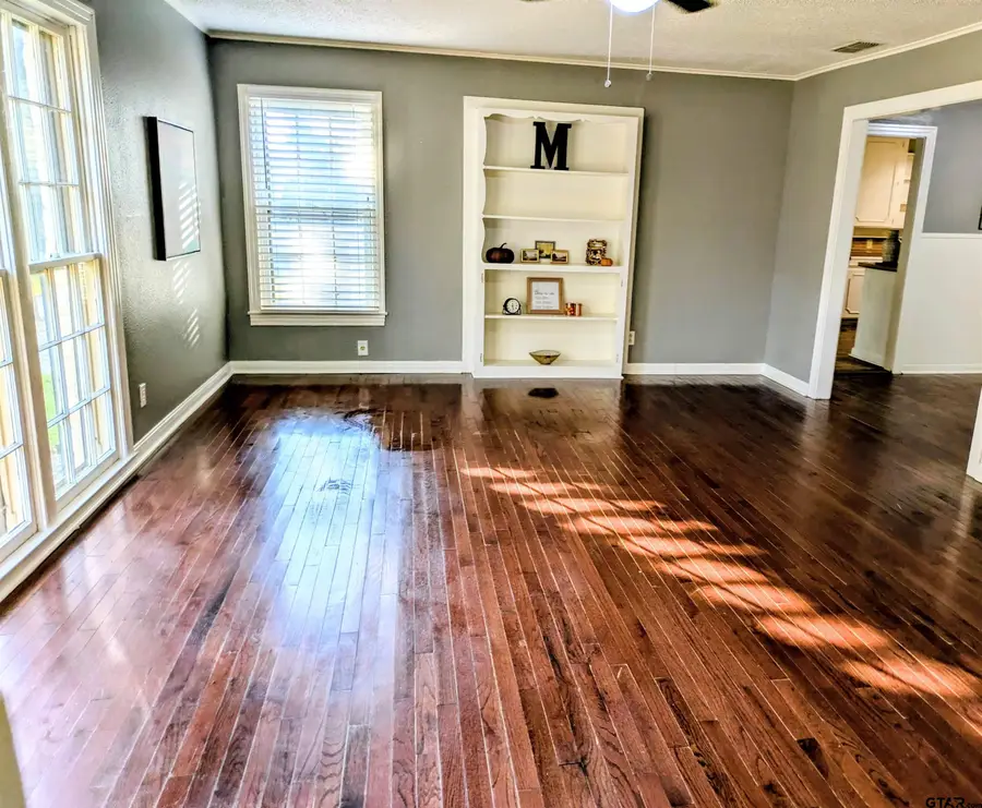 901 N Azaela, Tyler, TX 75701 - Image #3