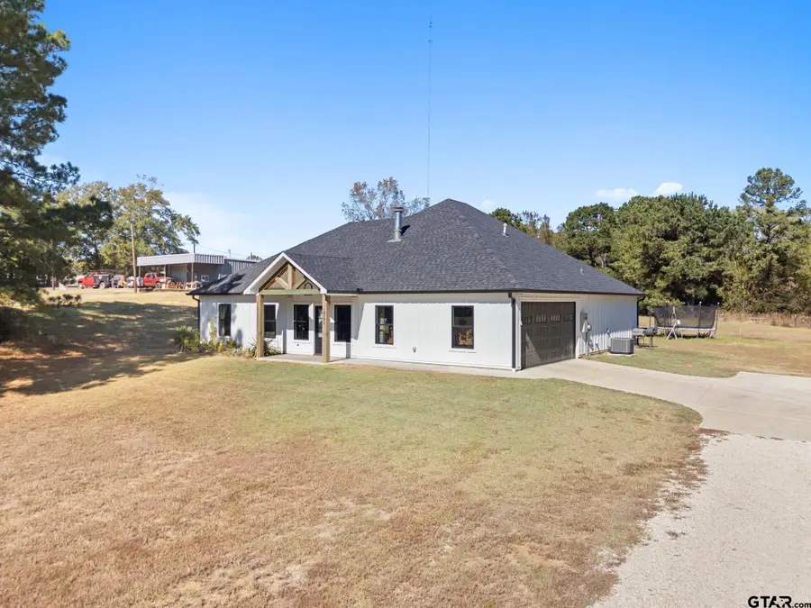 10374 St Hwy 204, Cushing, TX 75760 - Image #2