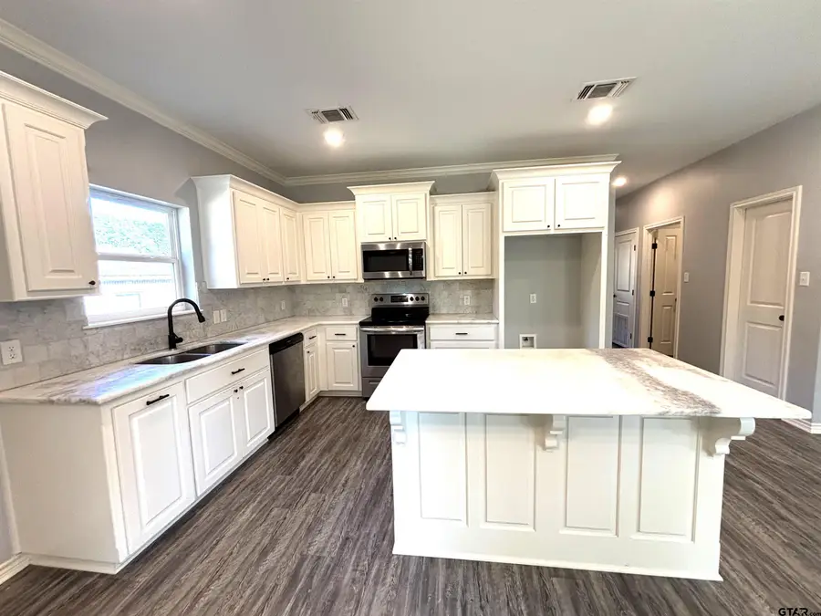 196 Twisted Oaks DR., Rusk, TX 75785 - Image #3