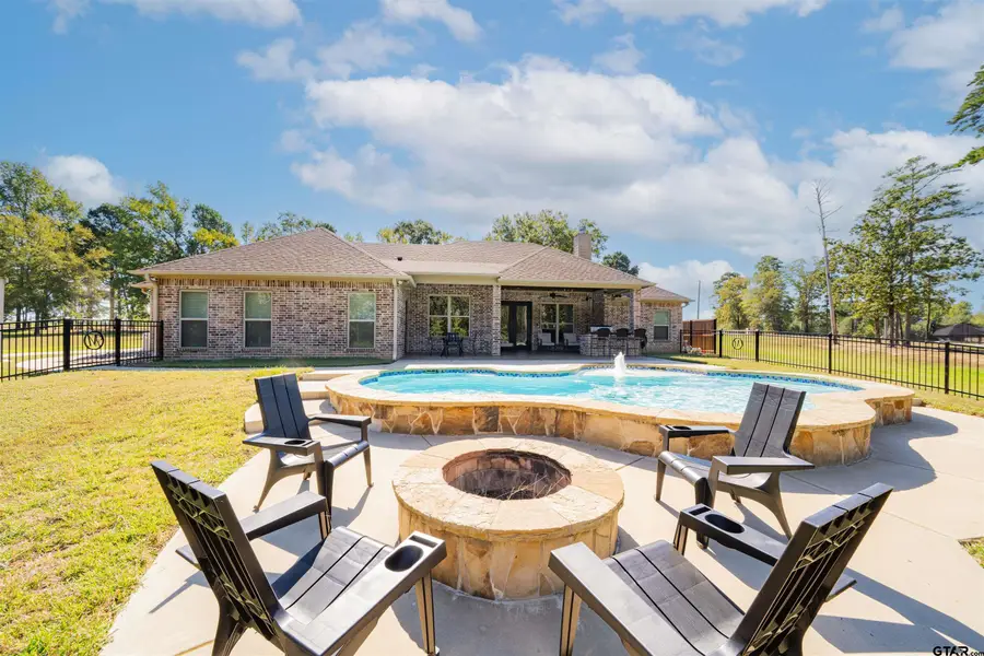 131 Osage Ln, Gilmer, TX 75645 - Image #2