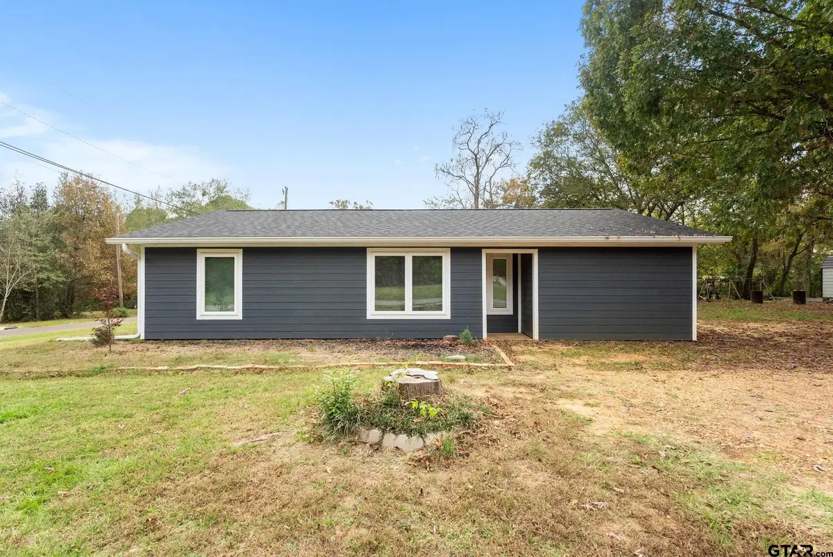 23190 Lakewood Drive, Frankston, TX 75763 - Image #1