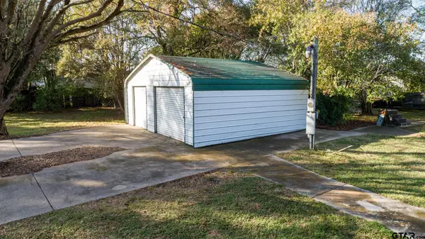 208 Shadowwood Street, Gun Barrel City, TX 75156