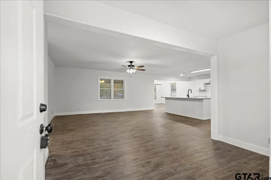 10905 Shadow Wood Circle, Whitehouse, TX 75791 - Image #2