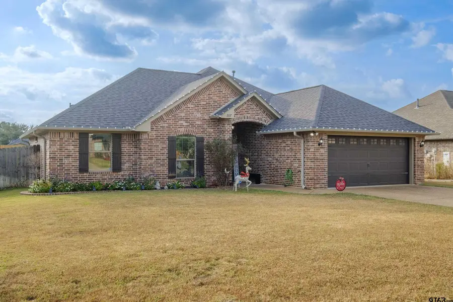 207 Bedford Place, Bullard, TX 75757 - Image #2