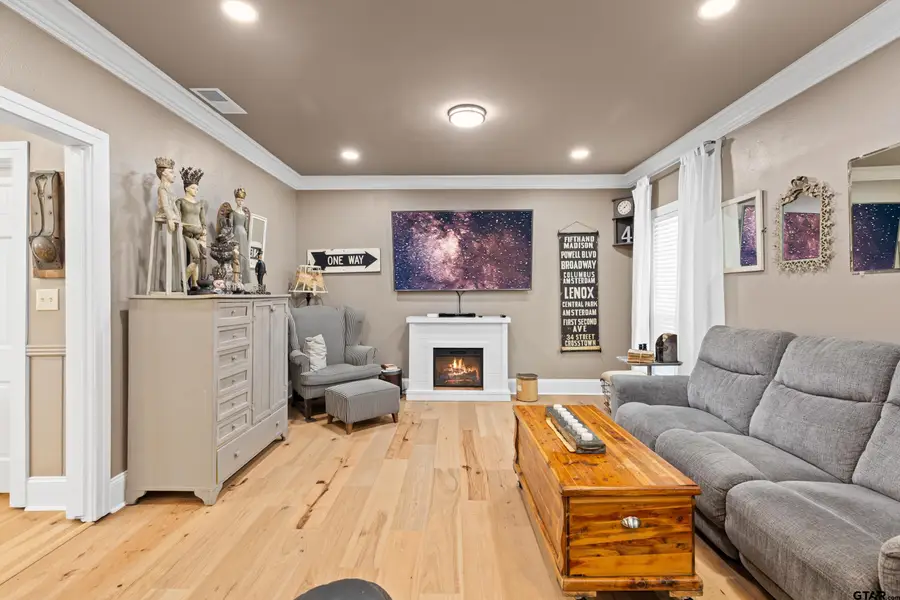 918 N Montgomery St, Gilmer, TX 75644 - Image #3