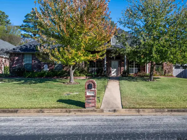 1903 Old Oak Dr, Tyler, TX 75703