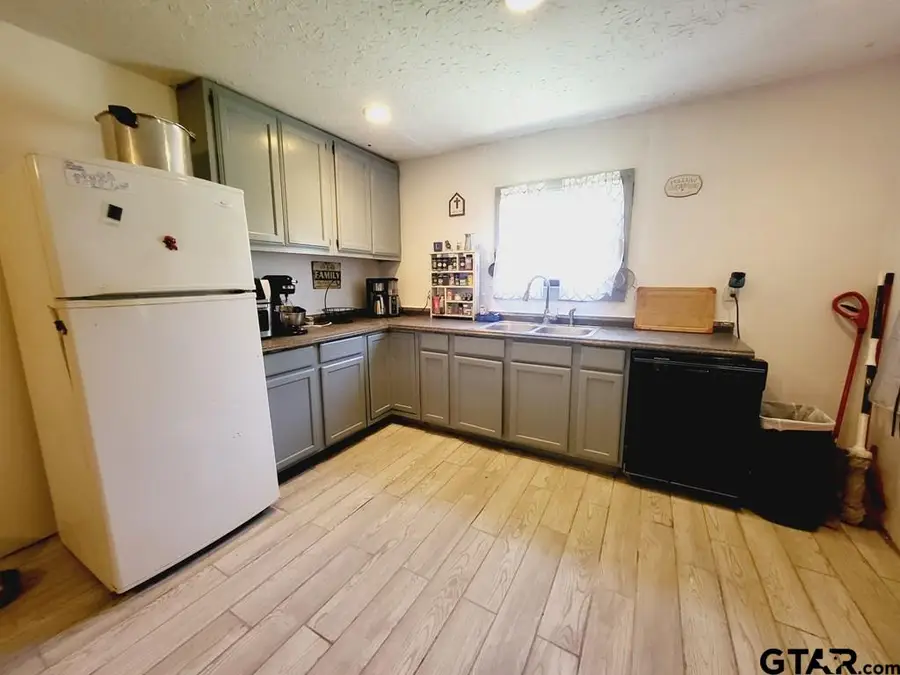 213 Hawthorne, Elkhart, TX 75839 - Image #2