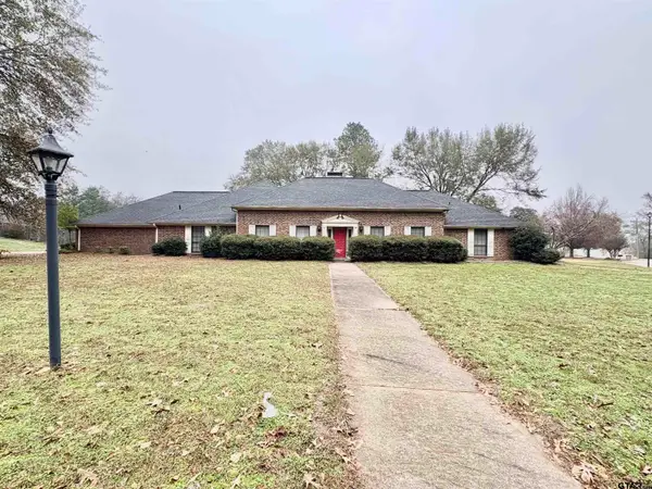 2506 CEDAR CREEk DR, Mt Pleasant, TX 75455