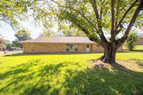 106 Susie St, Chandler, TX 75758