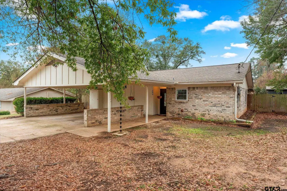 204 E Cross Street, Mount Pleasant, TX 75455 - Image #1