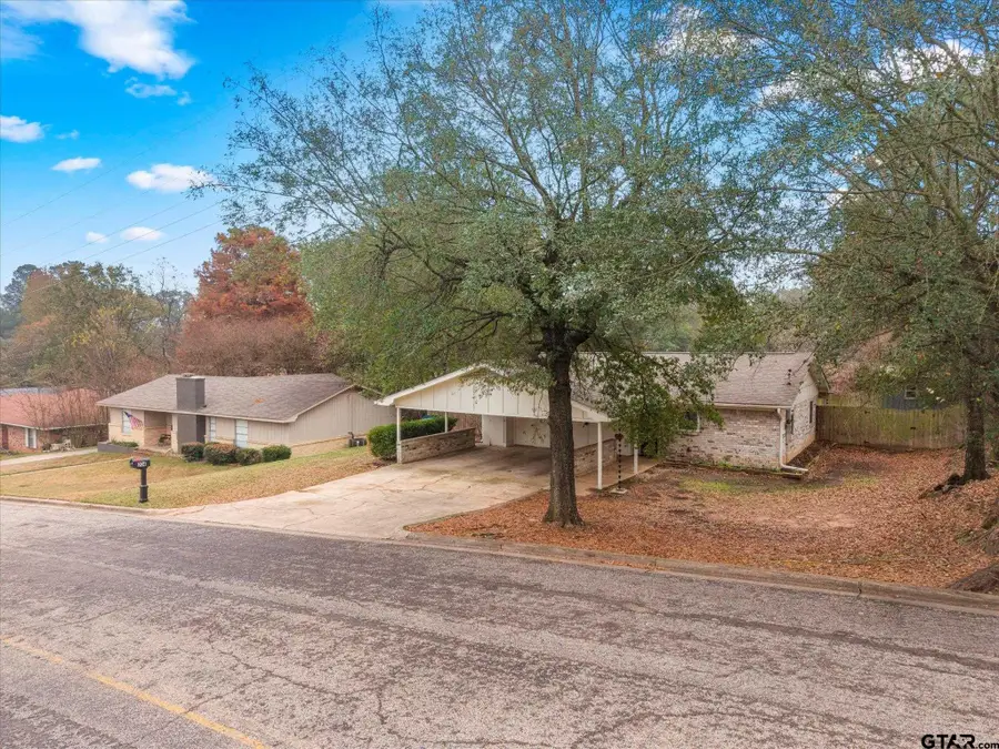 204 E Cross Street, Mount Pleasant, TX 75455 - Image #2