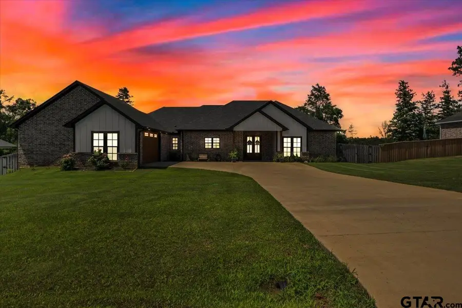 18329 Timber Oaks Dr, Lindale, TX 75771 - Image #2