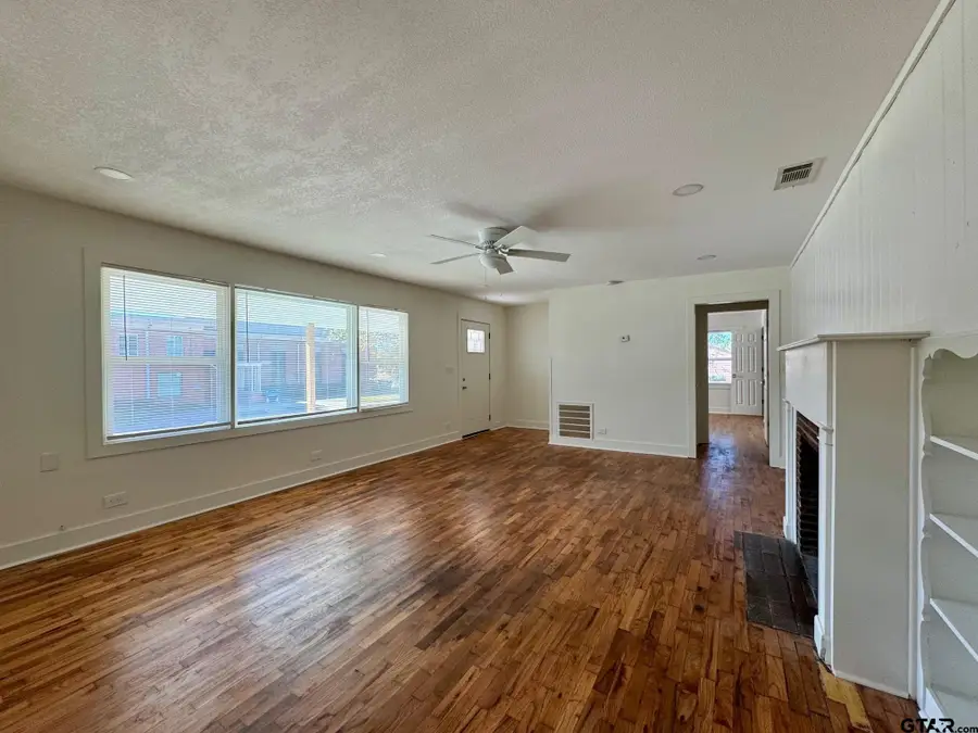 802&804 E Goliad Avenue, Crockett, TX 75835 - Image #3