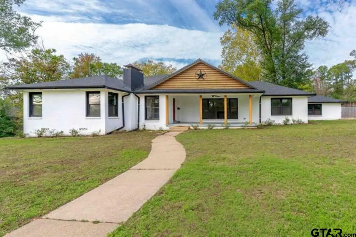 2425 Oak Ln, Tyler, TX 75701 - Image #1