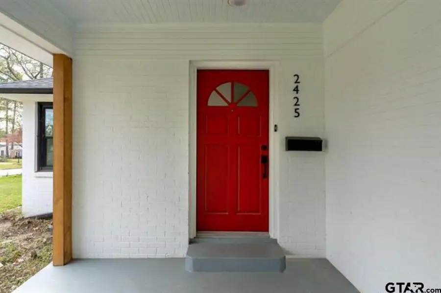 2425 Oak Ln, Tyler, TX 75701 - Image #2