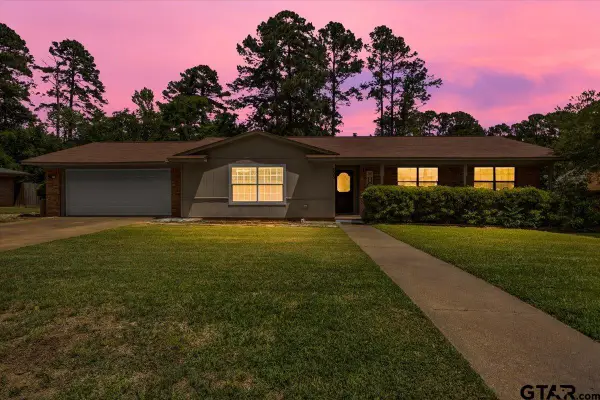 303 Westwood Dr, Troup, TX 75789