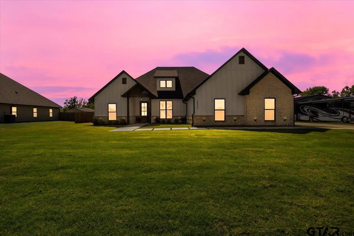 12432 Maplewood Dr, Lindale, TX 75771 - Image #1