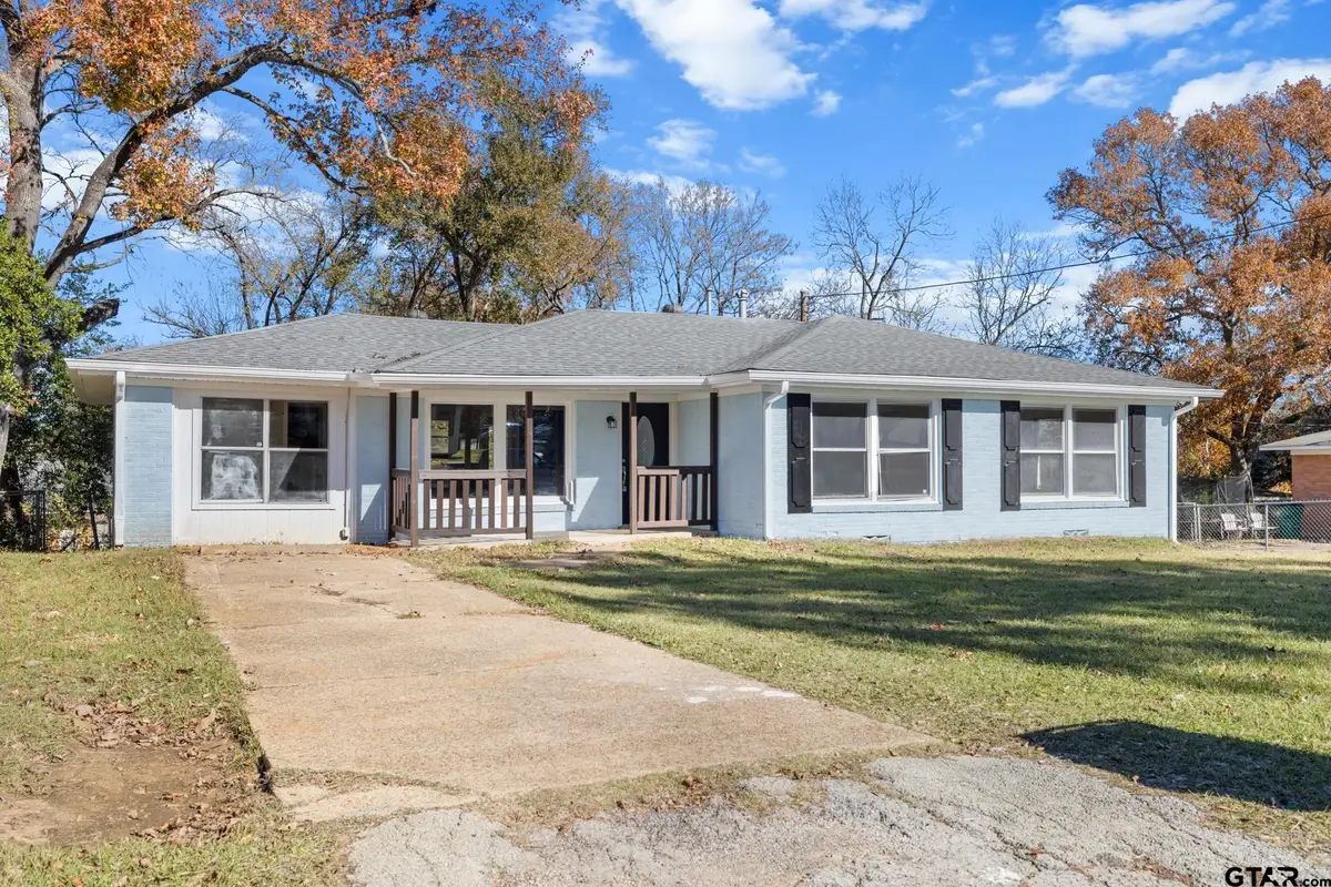 122 Brierwood Dr, Palestine, TX 75801 - Image #1