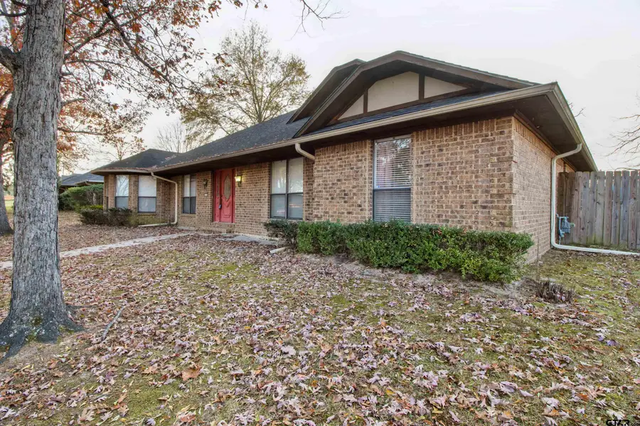 2304 Deanna Dr, Mount Pleasant, TX 75455 - Image #2