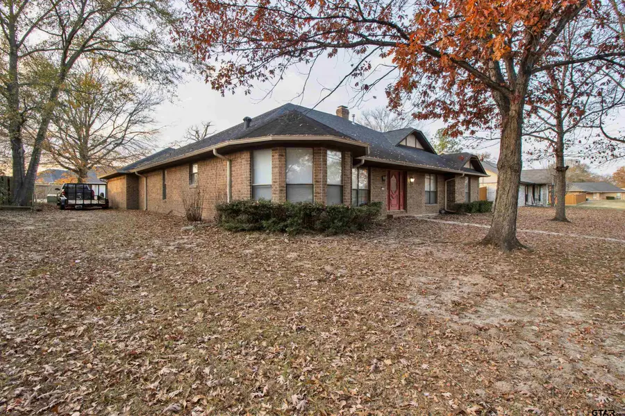 2304 Deanna Dr, Mount Pleasant, TX 75455 - Image #3