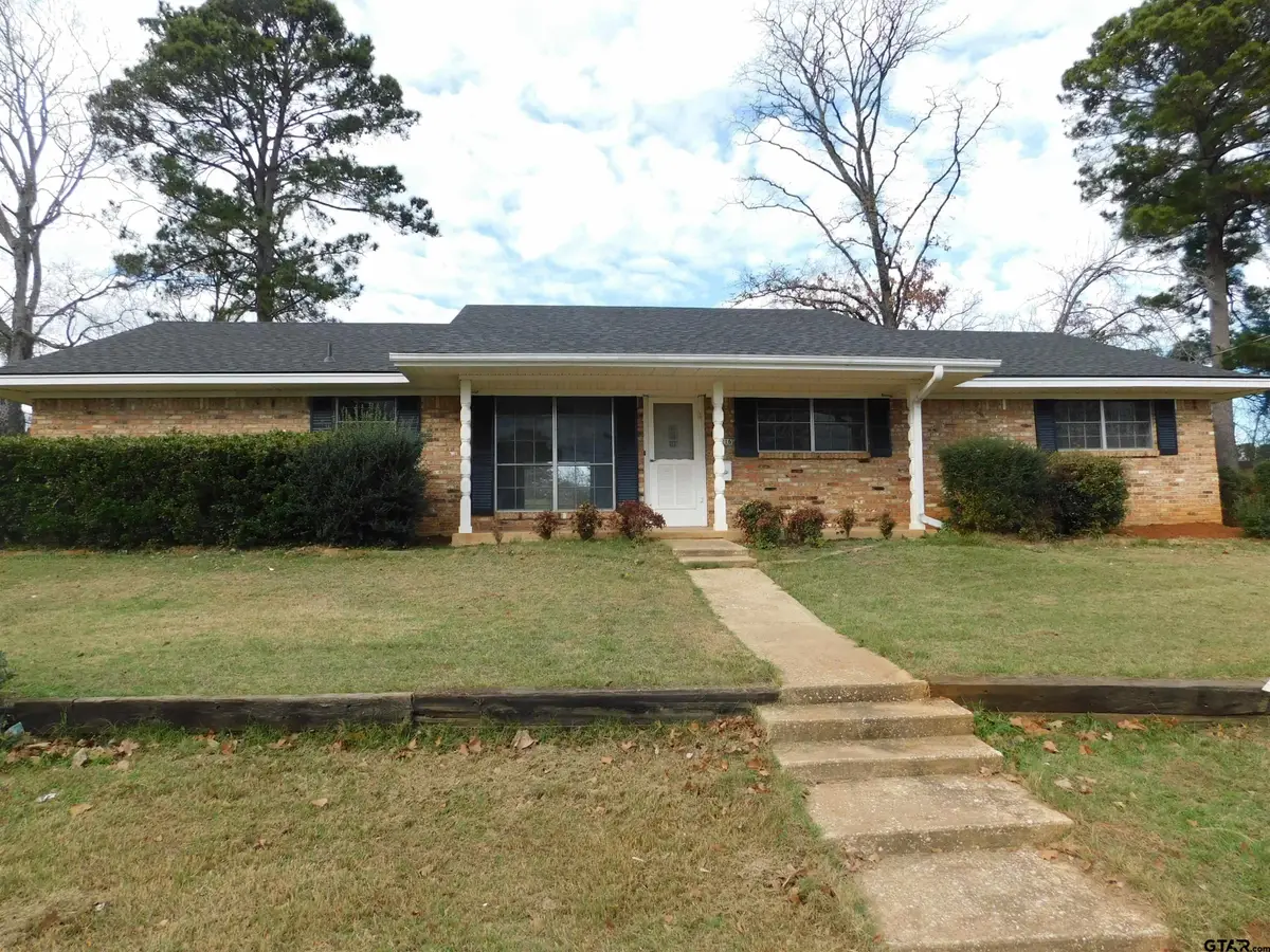 2216 PINECREST, Gladewater, TX 75647 - Image #1