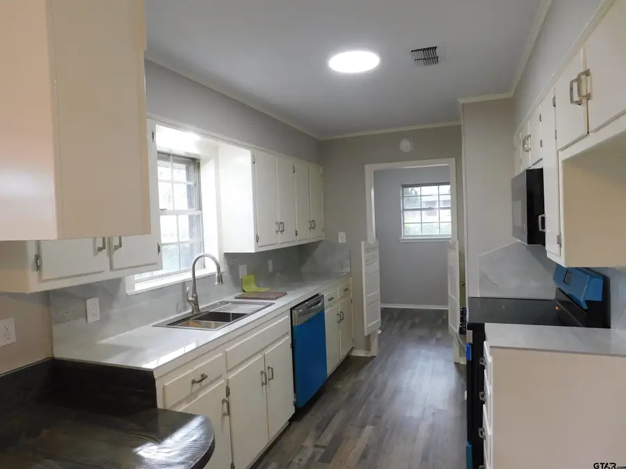 2216 PINECREST, Gladewater, TX 75647 - Image #2