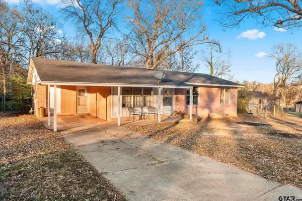 411 Redbud Ln, Mt Pleasant, TX 75455